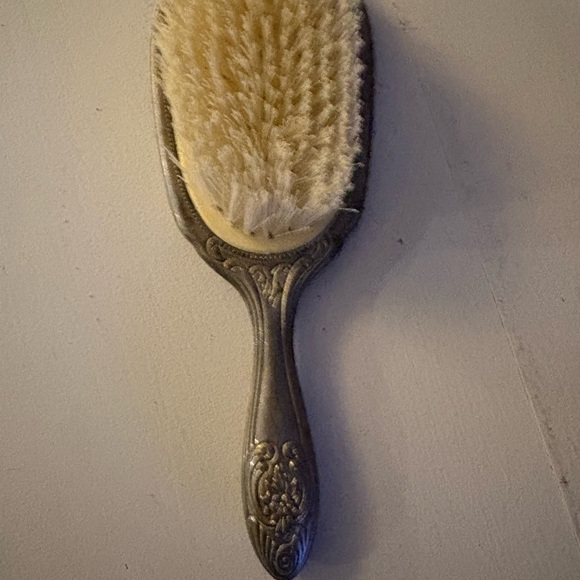 Vintage Art Noveau. Elegant Silver Hairbrush with White Bristles - Picture 3 of 3